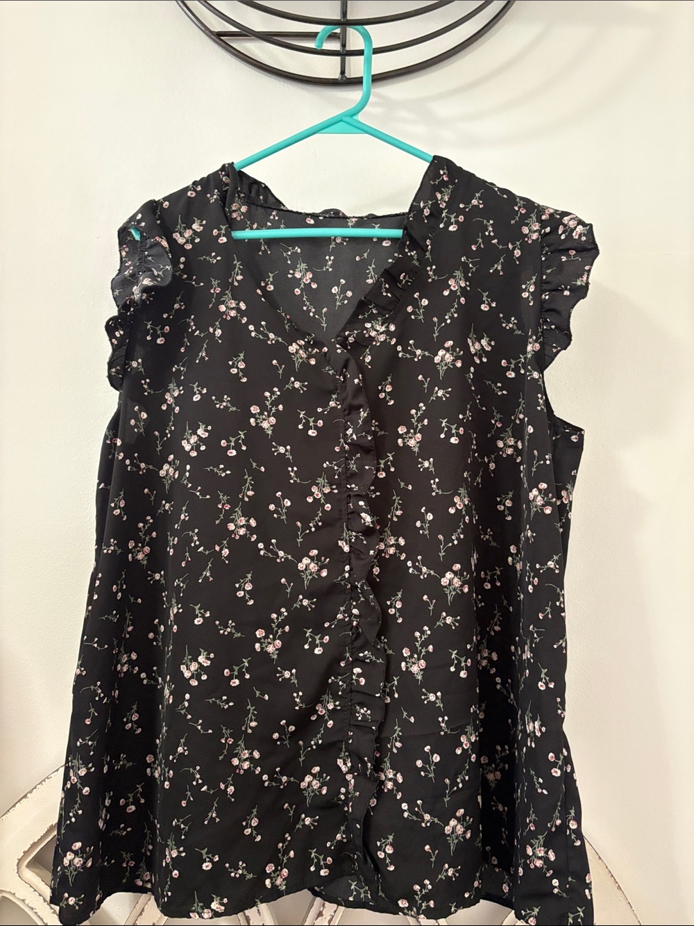 SHEIN Black Floral Ruffle Cap-Sleeve Blouse